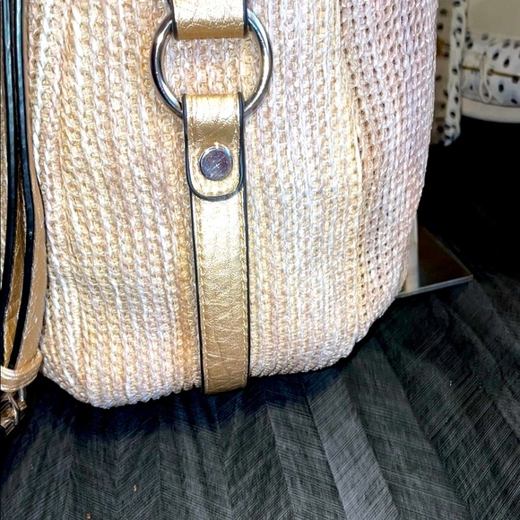 Tan Textured Woven Shoulder Bag with Modern Design-15x12  •EUC• - Picture 5 of 8